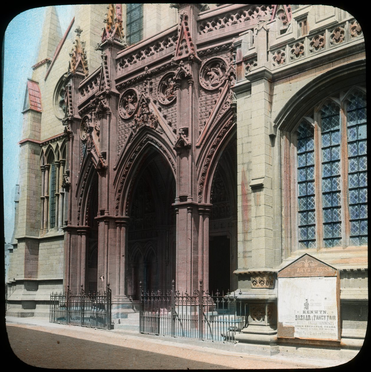 Veranda till Truro Cathedral, Cornwall, tidigt 1900-tal. av Church Army Lantern Department