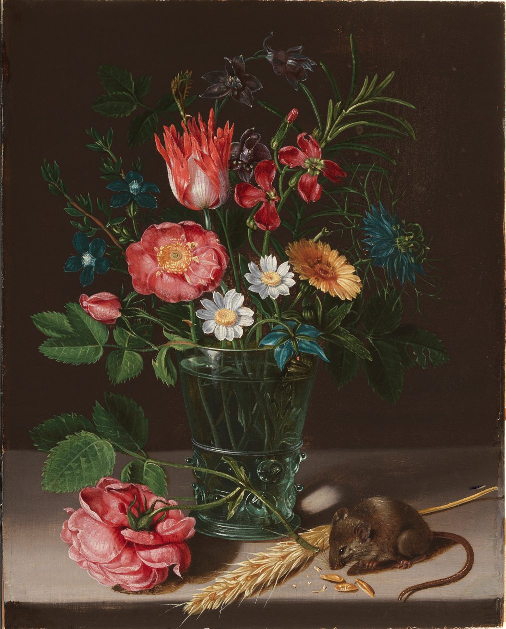 Blommor i en vas med en knaprande mus. av Clara Peeters
