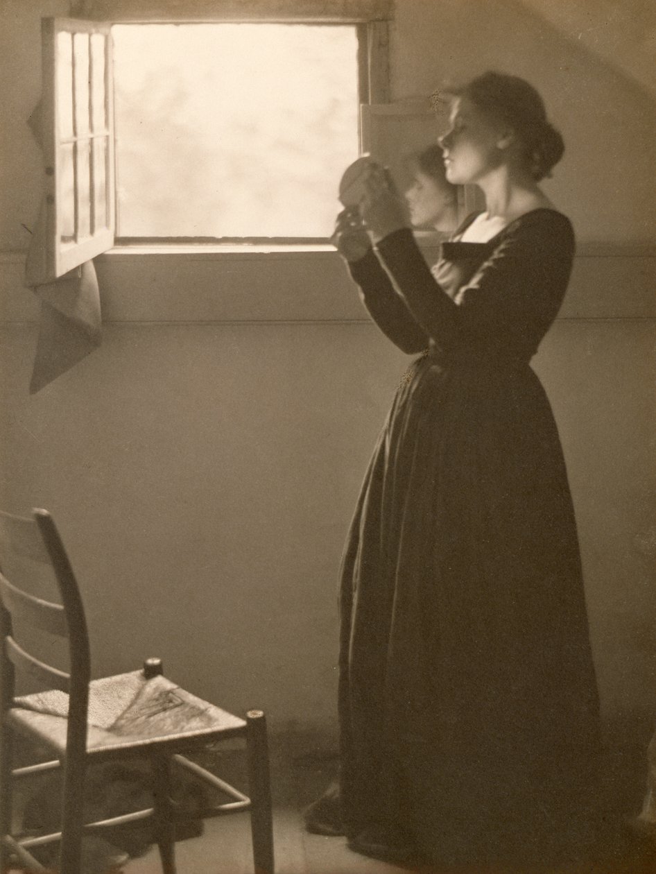 Girl with a Mirror, 1898 (platinatryck) av Clarence Henry White
