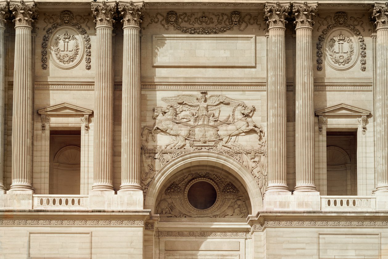 Glory distribuerande kronor, från pelargången i Palais du Louvren, 1807 av Claude Perrault
