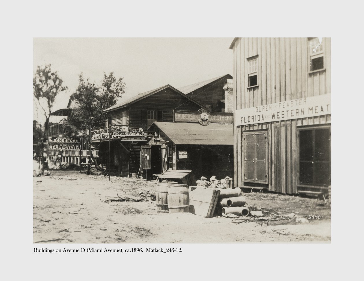 Byggnader på Avenue D (Miami Avenue), ca 1896 av Claude C. Matlack