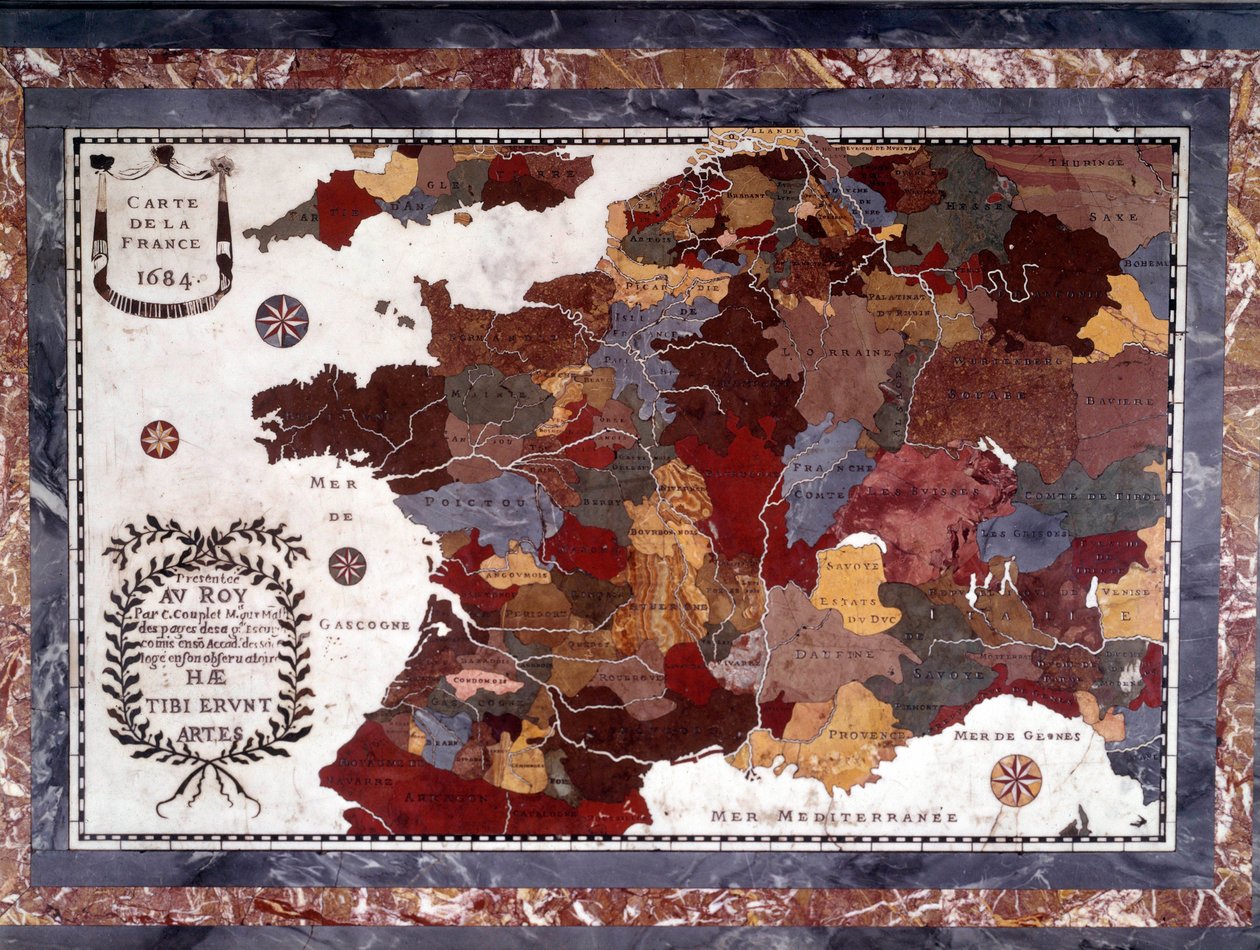1600-talskarta över Frankrike med decoupage av olika regioner. Bord ebene Napoleon III som bär upp en mosaikskiva av hårda stenar, marmor och albatre som representerar Frankrike runt 1684, bordsskivan är en del av Marie-Antoinettes möbler på Grand Trianon. av Claude Antoine Couplet