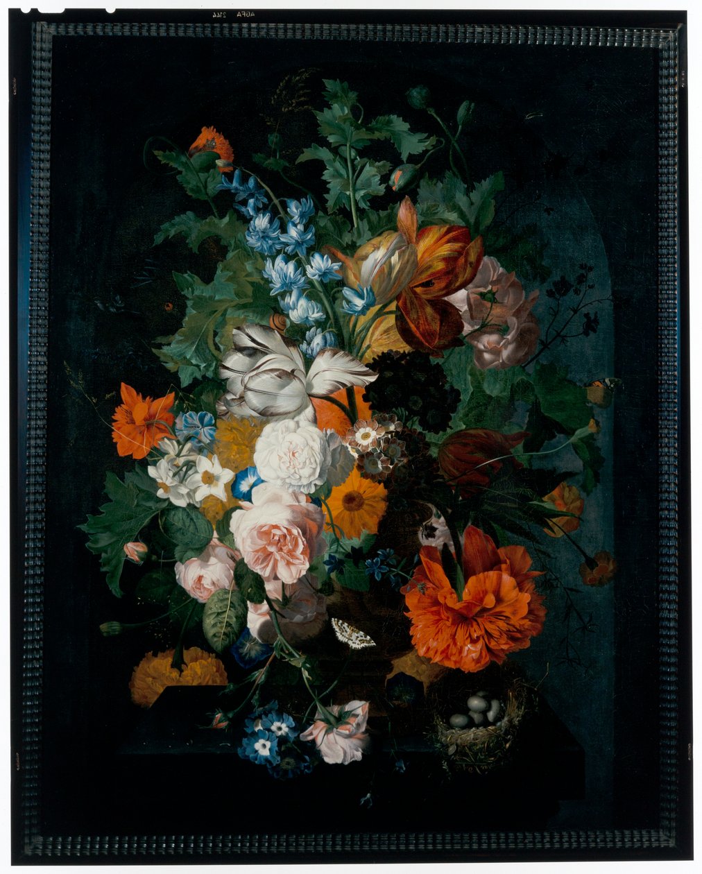 Stilleben av blommor på en stenpiedestal av Coenraet Roepel