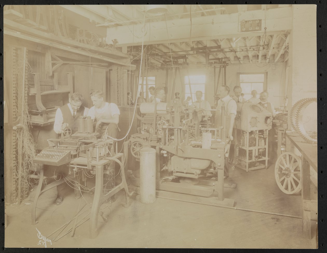 Dressler & Co. filmlaboratorium med män som arbetar, New York av Company Byron