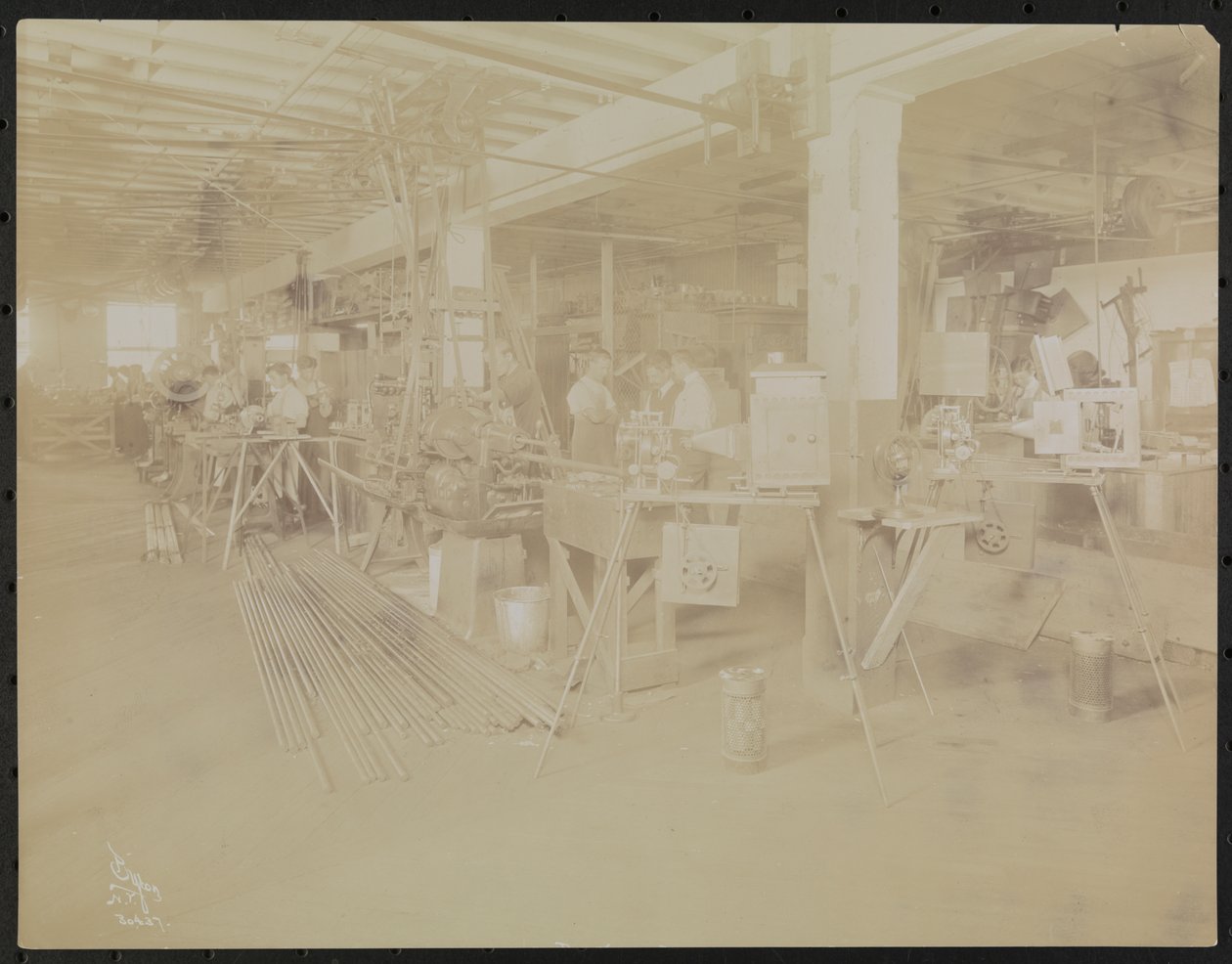 Dressler & Co. filmlaboratorium med människor som arbetar, New York av Company Byron