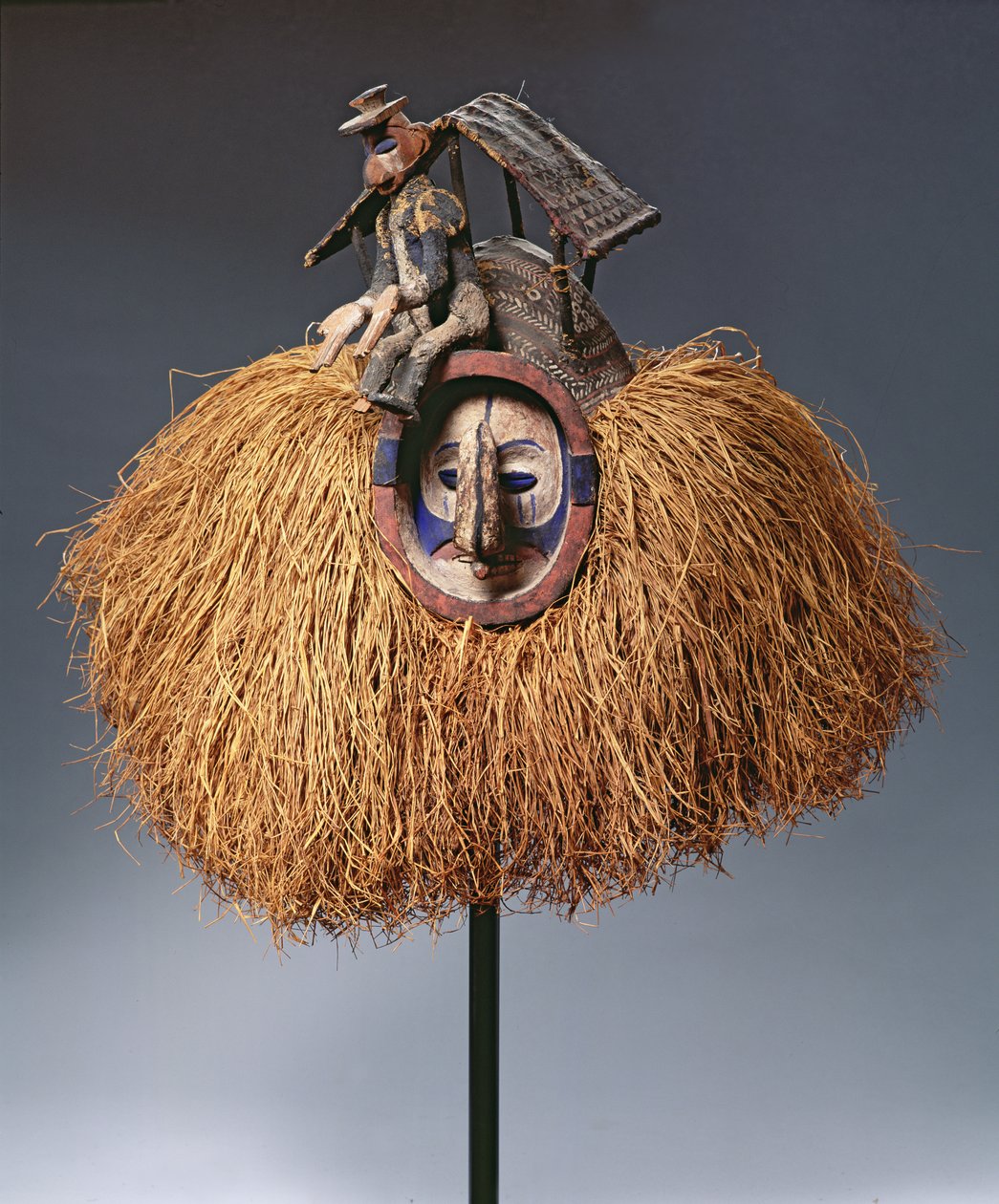 Mask (trä och fiber) (se även 181648) av Congolese