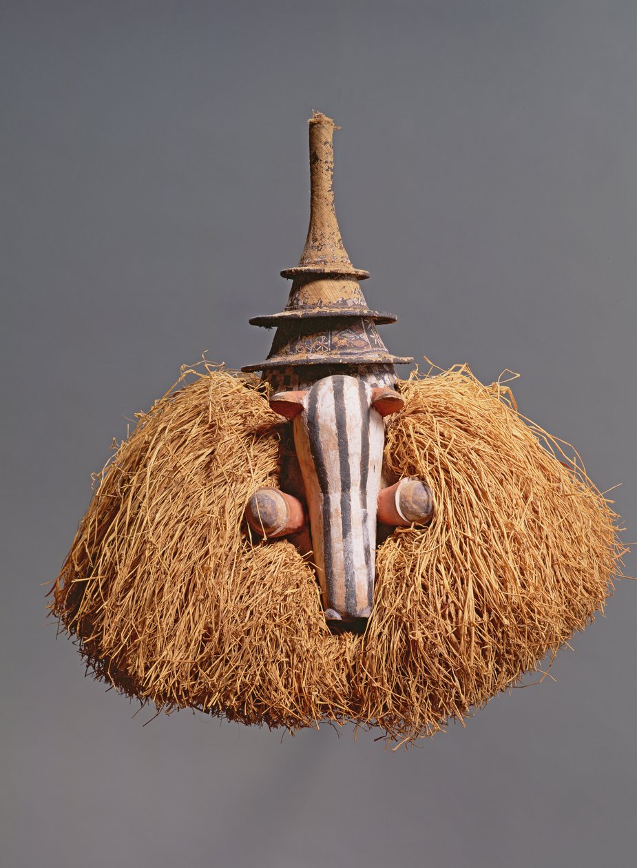 Zoomorphic Mask (trä och fiber) (se även 181651, 181652) av Congolese