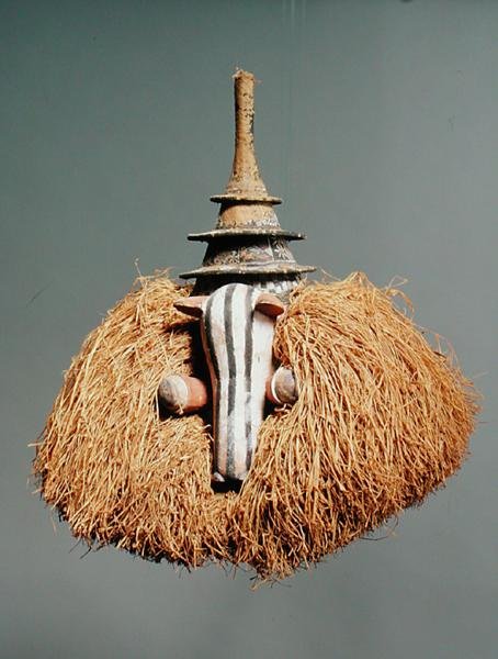 Zoomorphic Mask (trä & fiber) (se även 181650, 181651) av Congolese