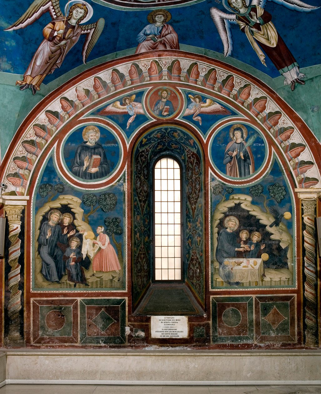Olika episoder av Saint Benedict of Nursies liv: till vänster sträcker en kvinna en bit giftbröd till Saint Benoit, till höger tar en korp brödet och räddar Saint Benoit. Fresk av Master Consolo (1200-talet) Nedre kyrkoklostret o av Consolo 