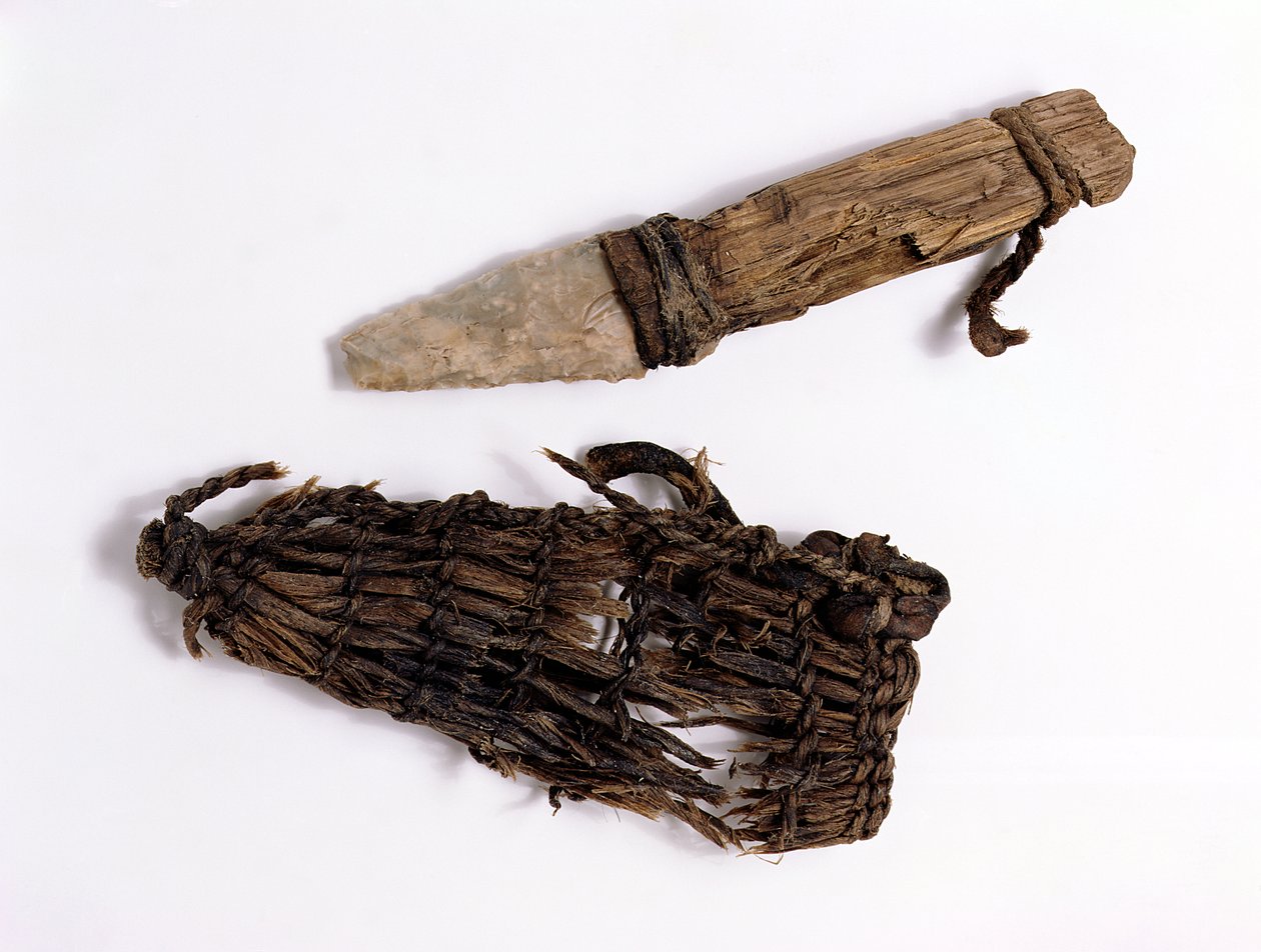 Dolk och skida som hittades med Oetzi Iceman (bast, läder, asketrä och flinta) av Copper Age