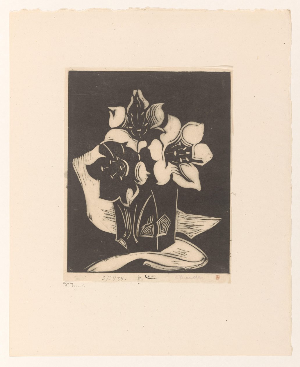 Vas med blommor av Cornelia Vreede (signed by artist)