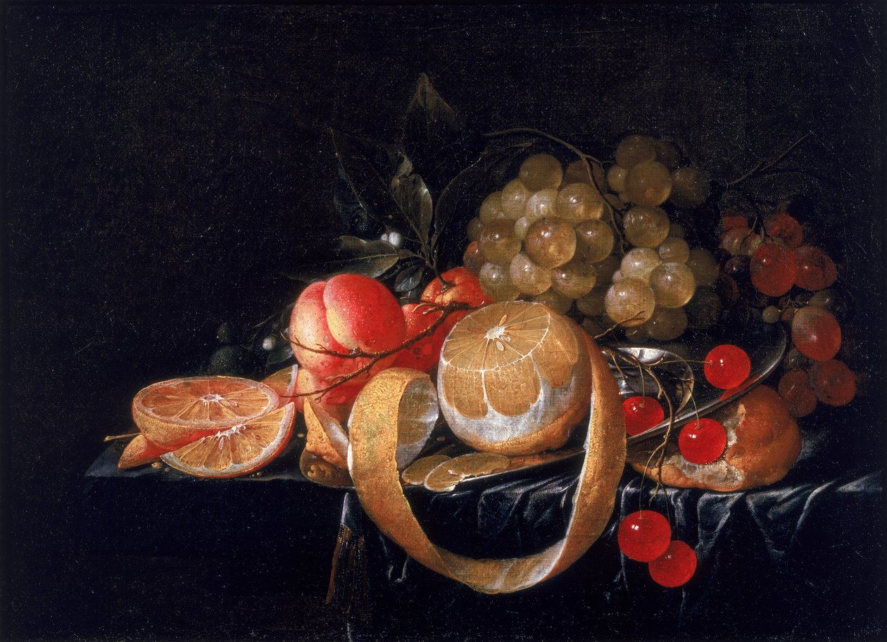 Ett stilleben med en citron, vindruvor, körsbär och aprikoser på en tennfat av Cornelis de Heem