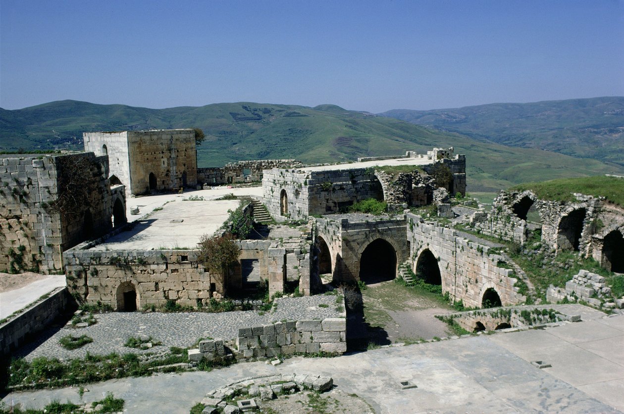 Utsikt över slottet Krak des Chevaliers från fängelsehålan, byggd c.1143 av Crusader Period