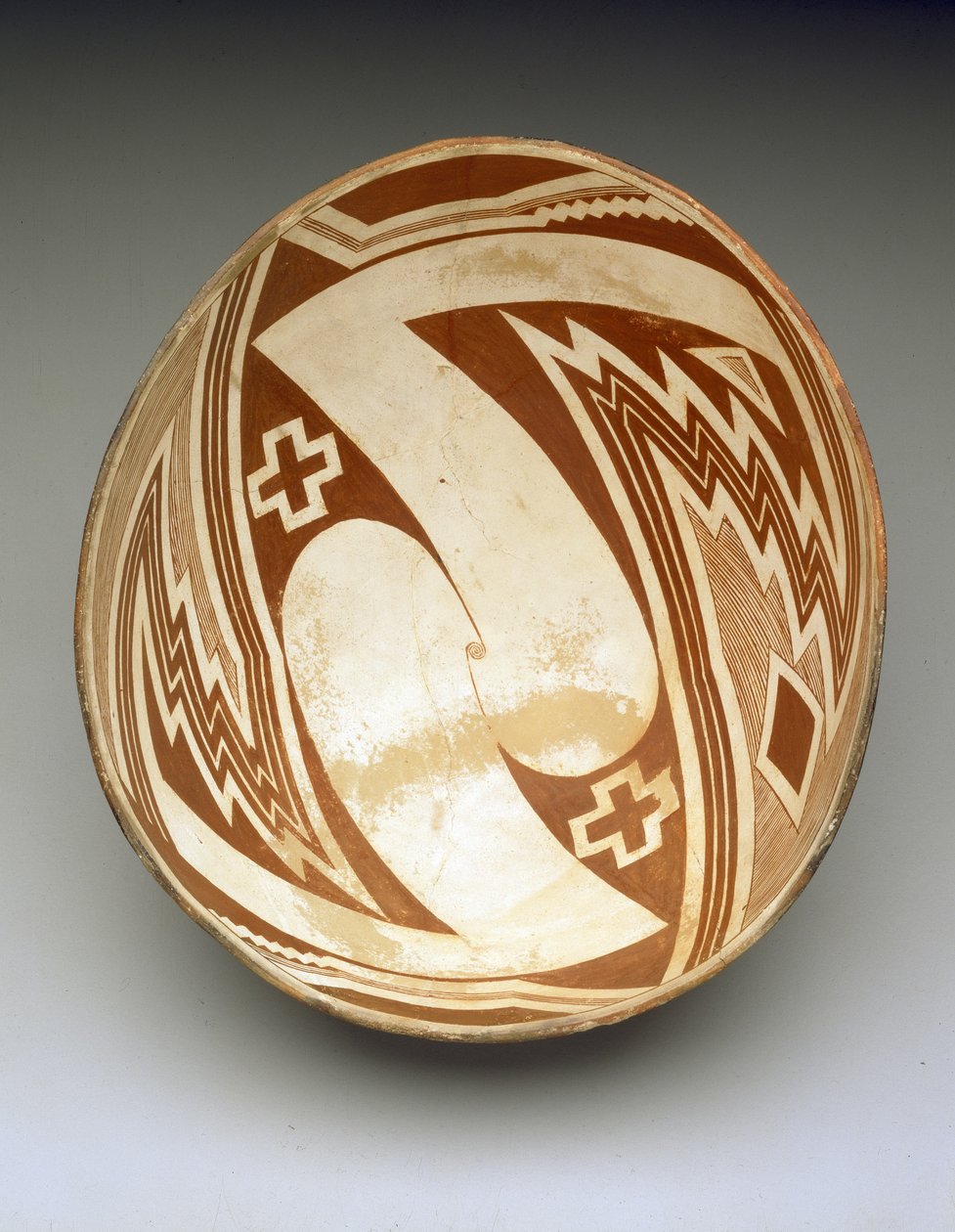 Skål med geometrisk design, c.1000-1150 (keramik) av Culture Mimbres