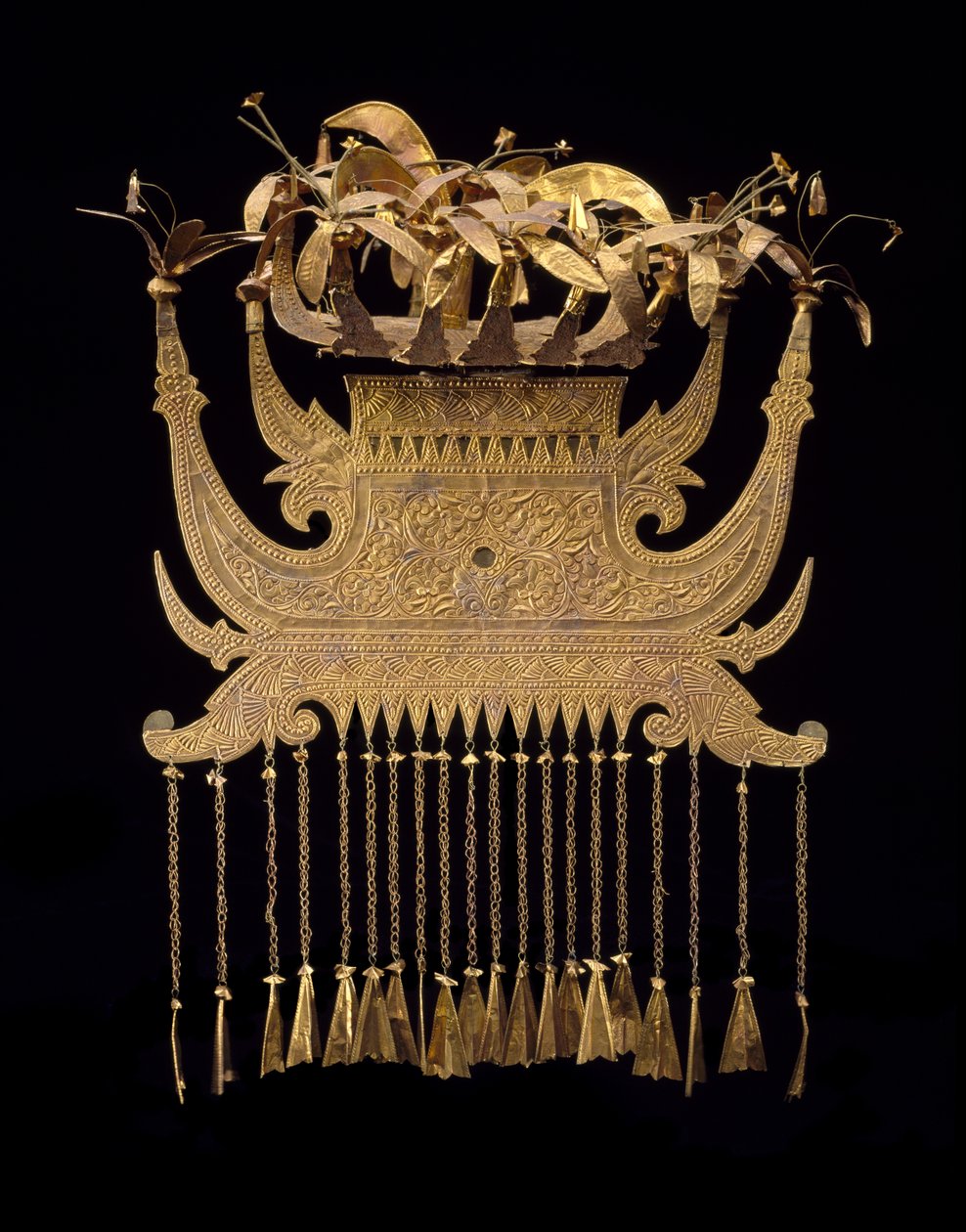 Huvudbonad, sent 1800-tidigt 1900-tal (guld & guldfolie) av Culture Minangkabau