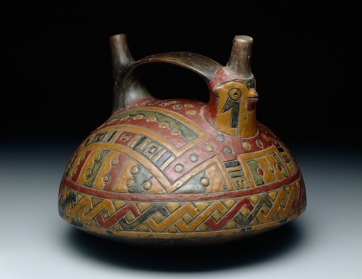 Dubbelpip med remhandtagskärl föreställande en falk, Early Horizon, Epoch 8, c.500-400 f.Kr. (keramik & hartsupphängd färg) av Culture Paracas