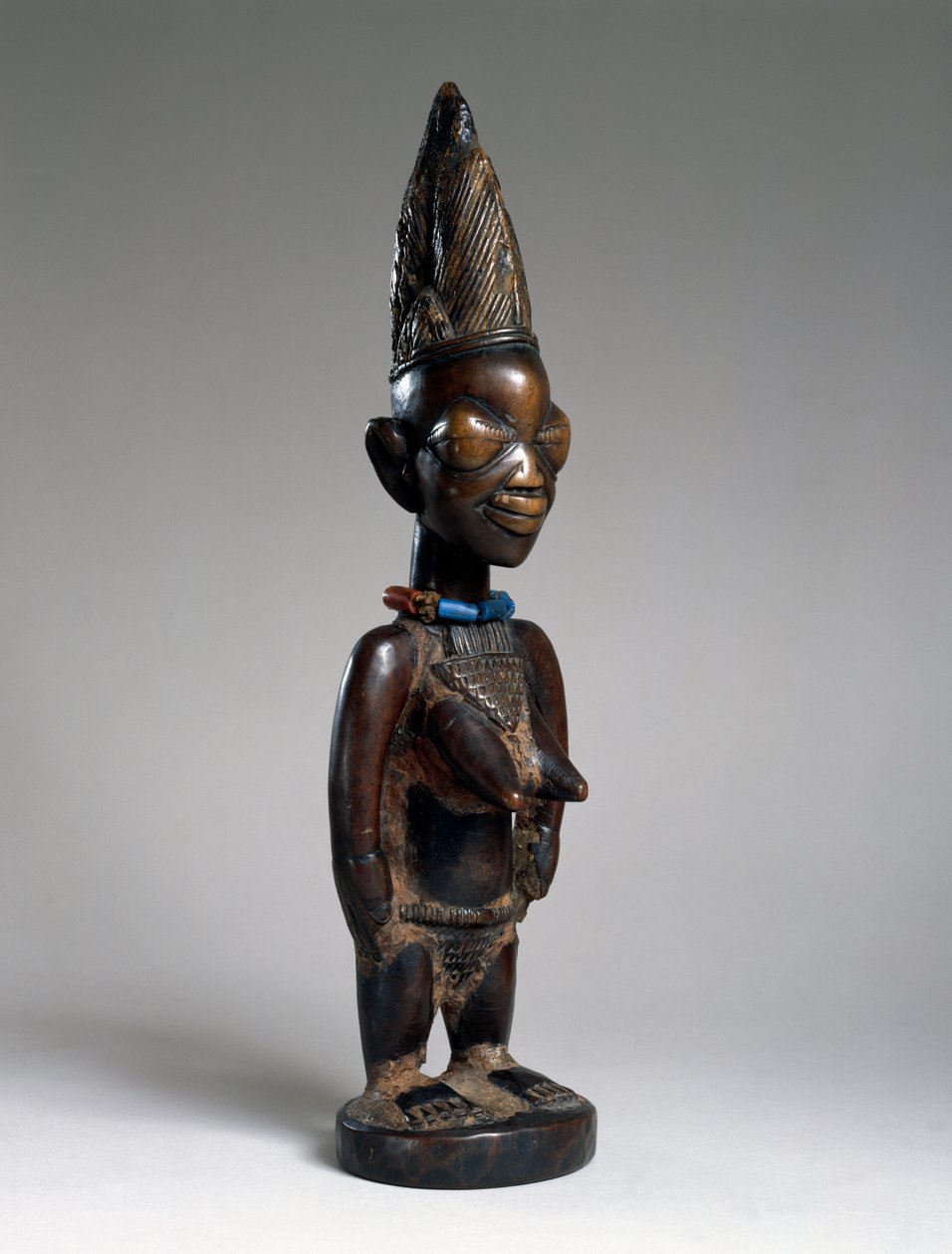 Tvillingfigur (ere ibeji), Ila-Orangun-regionen, Nigeria, sent 1800- eller tidigt 1900-tal (trä, glaspärlor och spår av tukula) av Yoruba Culture