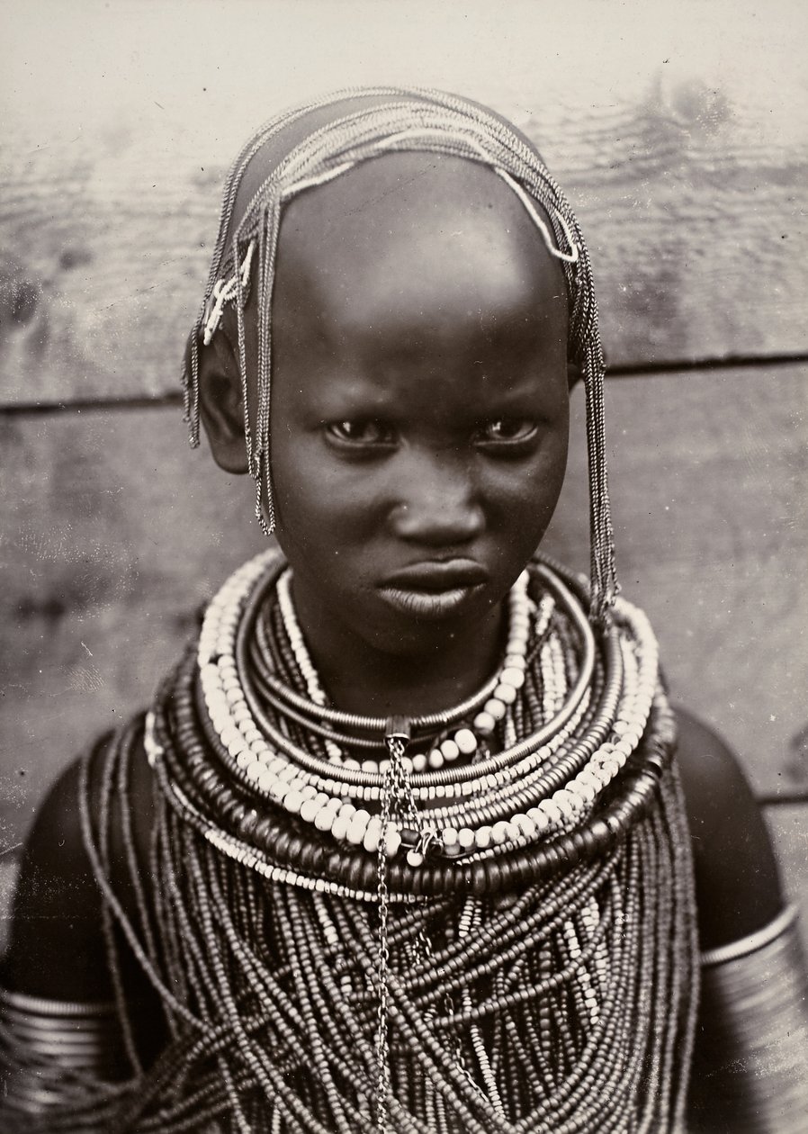 Chefens dotter, Mombasa, Uganda (silvertryck av gelatin) av D. V. F. Figueira