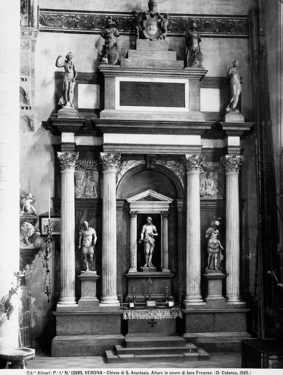 Arkitektoniskt altare till Iano Fregosos ära, ca 1565 (marmor) av Danese Cattaneo