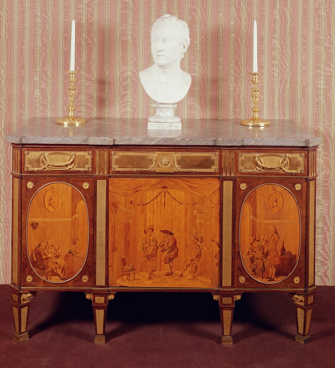 Kommod, 1776-79 (intapetsering och blå turquinmarmorbord) av David Roentgen