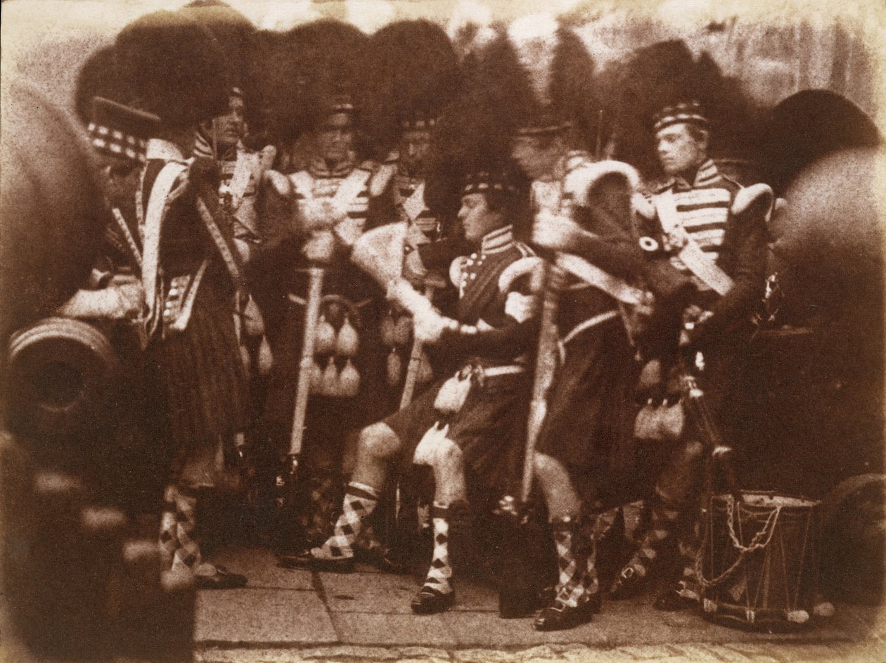 [Officer för 92:a Gordon Highlanders som läser för trupperna, Edinburgh Castle], 9 april 1846. Skapare: David Octavius Hill, Robert Adamson, Hill & Adamson. av Hill and Adamson
