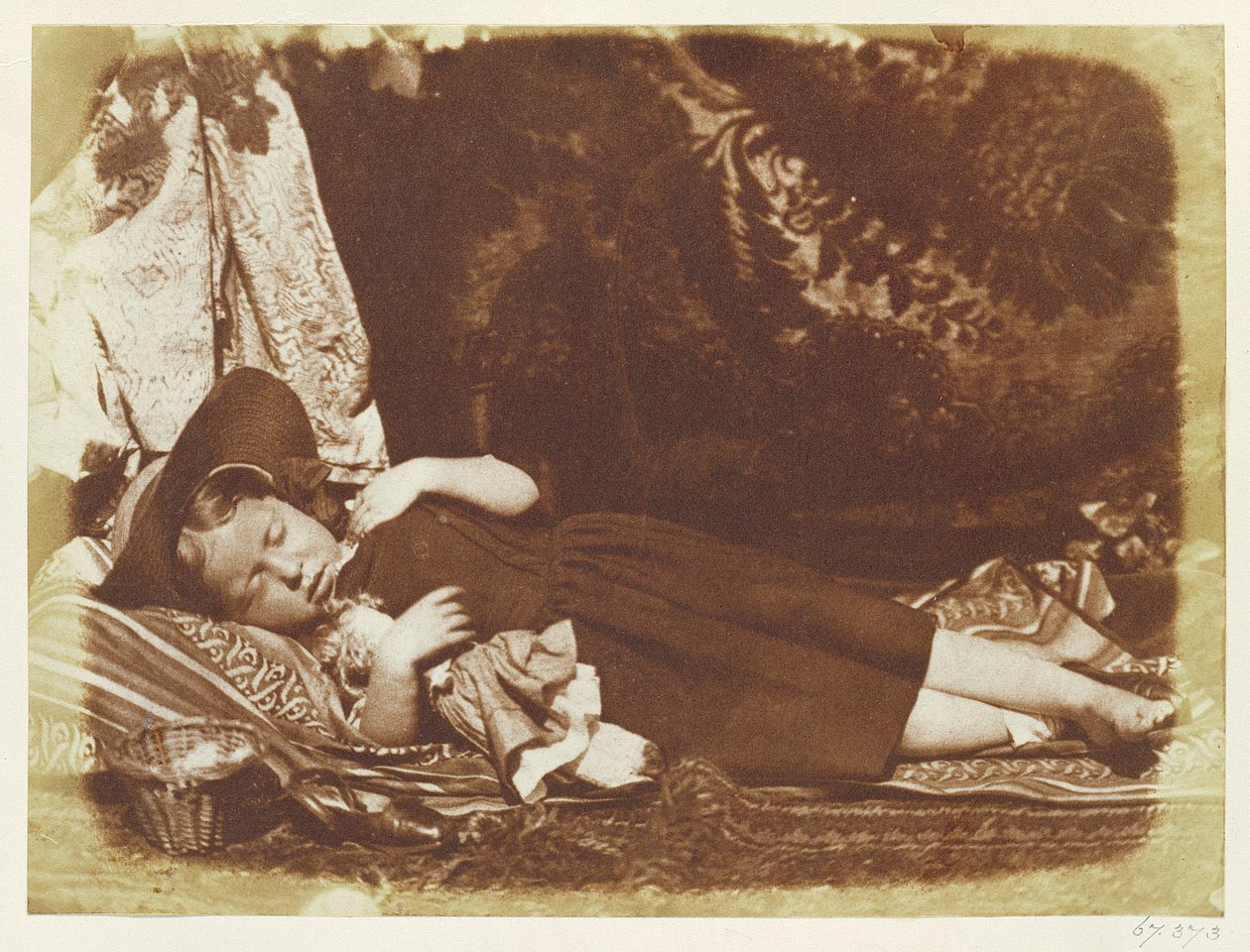 The Bedfellows, ca 1843-47 (saltat papperstryck från kalotypnegativ) av David Octavius Hill