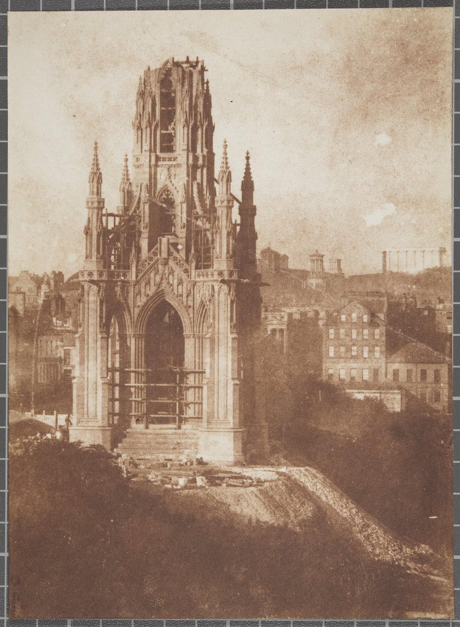 Scott Monument, Edinburgh, under konstruktion, 1840-44 (saltat papperstryck från kalotypnegativ) av David Octavius Hill and Robert Adamson