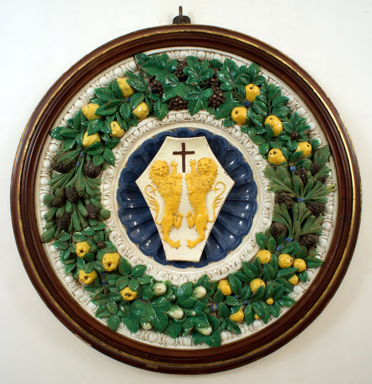 Vapensköld för familjen Lotteringhi della Stufa av Della Robbia (workshop of)