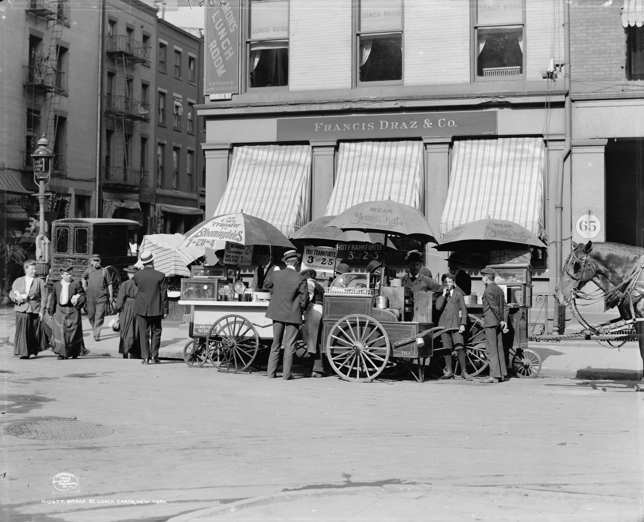 Lunchvagnar på Broad St., New York, New York, New York, ca 1906 av Detroit Publishing Co.