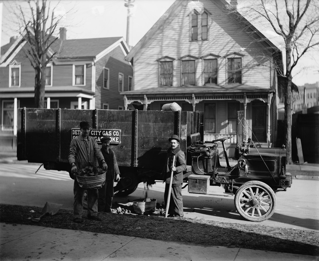 Koksleveransvagn och arbetare, Detroit City Gas Co., Michigan, 1900 av Detroit Publishing Co.