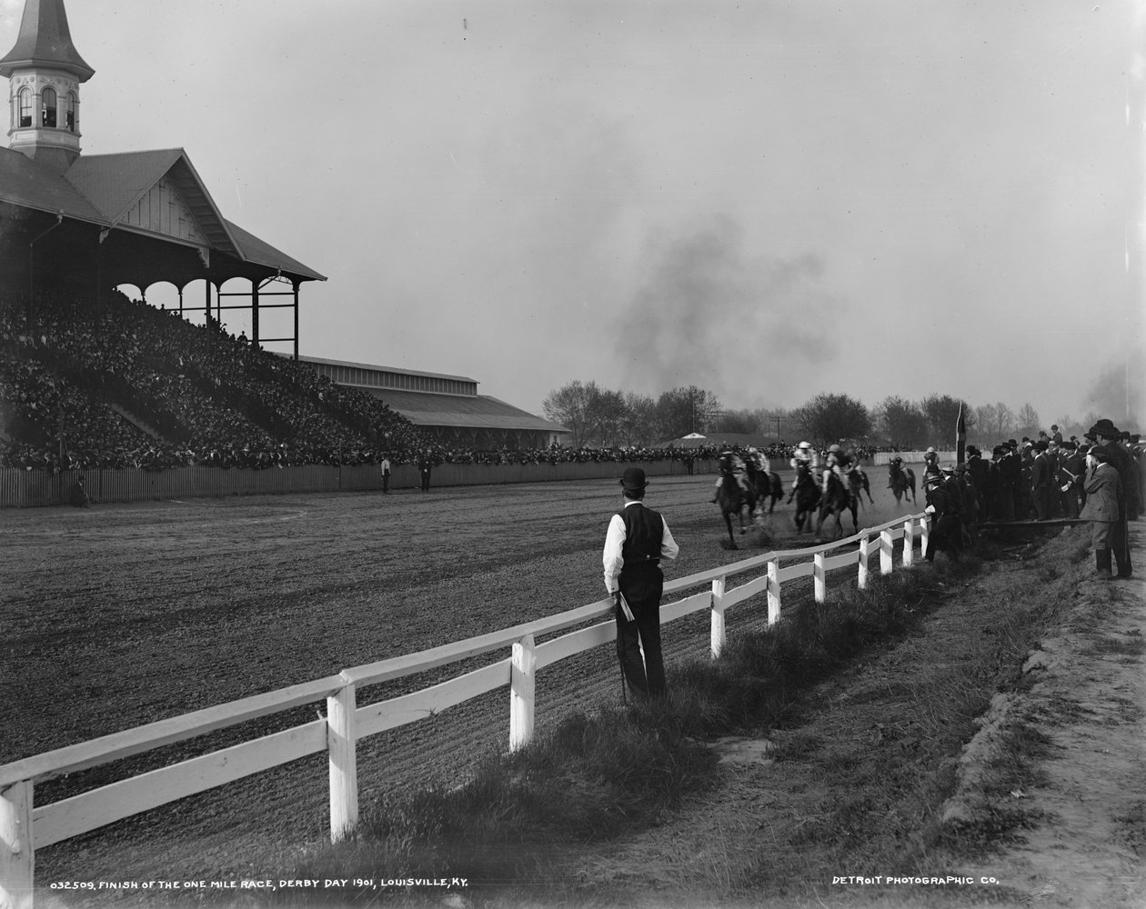 Avslutning på loppet på en mil, Derby Day 1901, Louisville, Kentucky, 1901 av Detroit Publishing Co.