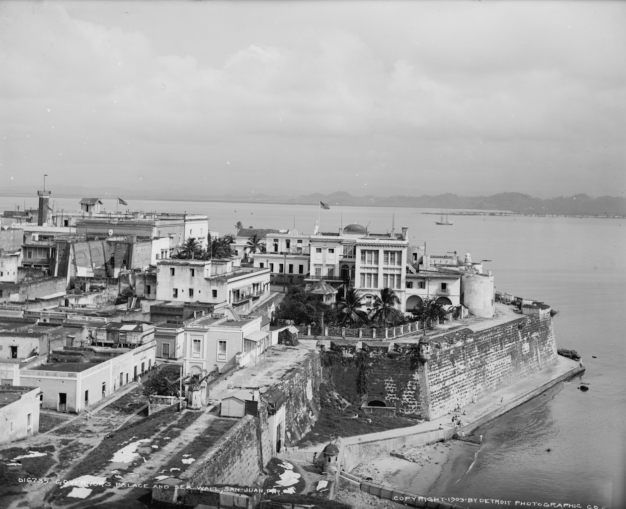 Guvernörens palats och havsmuren, San Juan, Puerto Rico, c.1903 av Detroit Publishing Co.