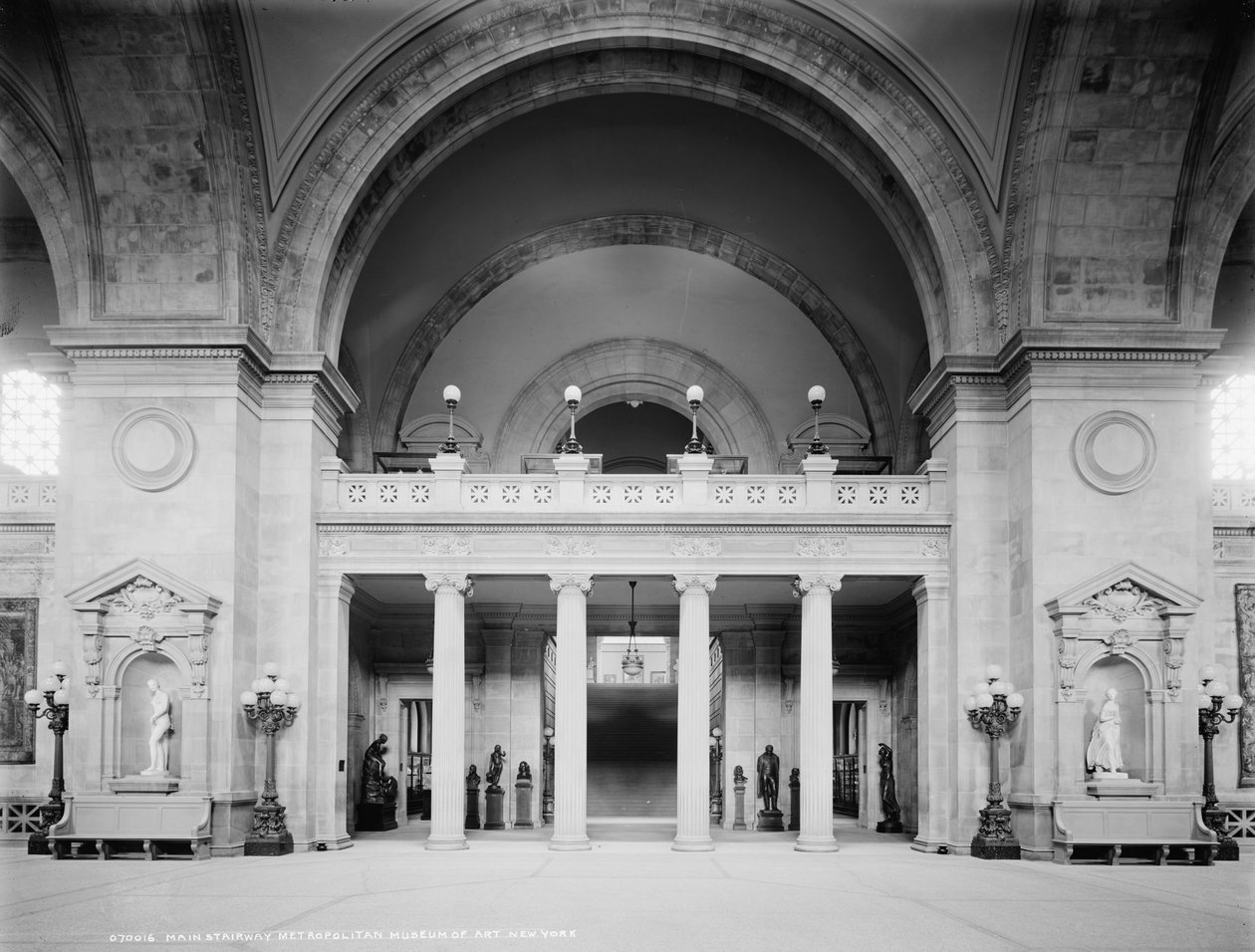 Huvudtrappa, Metropolitan Museum of Art, New York, c.1902-10 av Detroit Publishing Co.