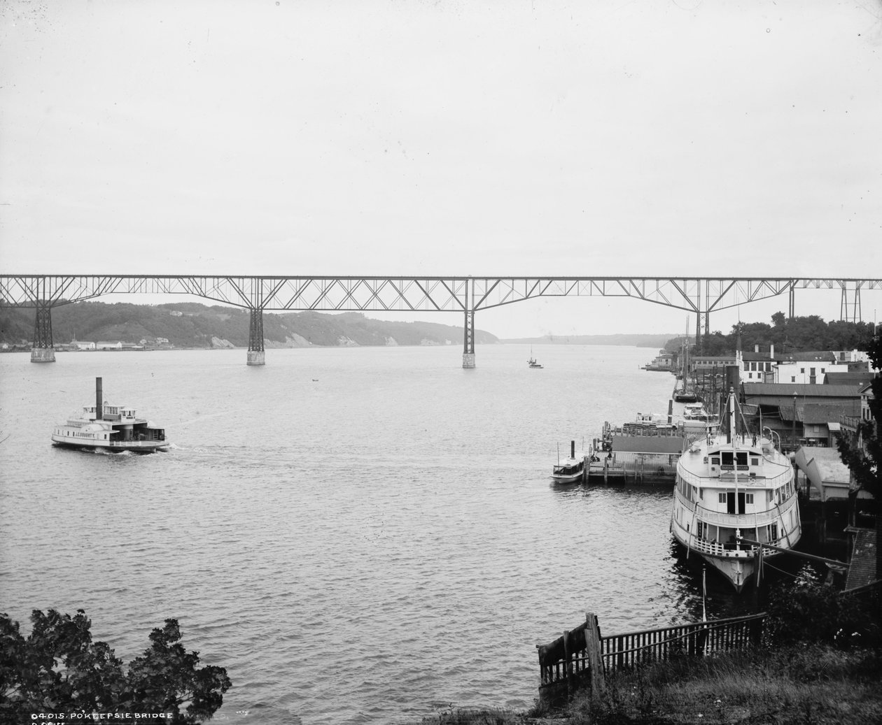 Pokeepsie (Poughkeepsie) Bridge, New York, ca 1880-97 av Detroit Publishing Co.
