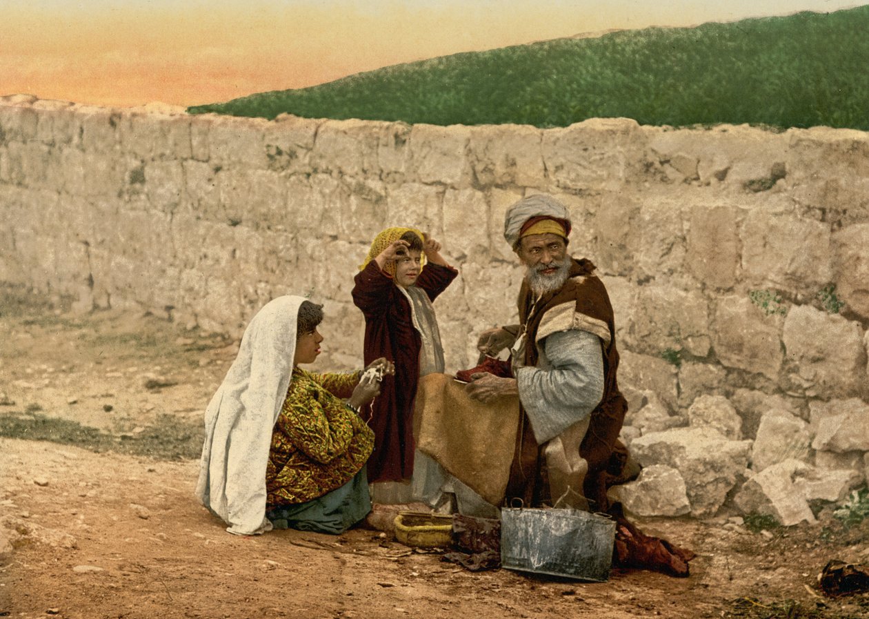 Ambulerande skomakare av Jerusalem, Heliga Land, c.1890-c.1900 (fotokromtryck) av Detroit Photographic Co.