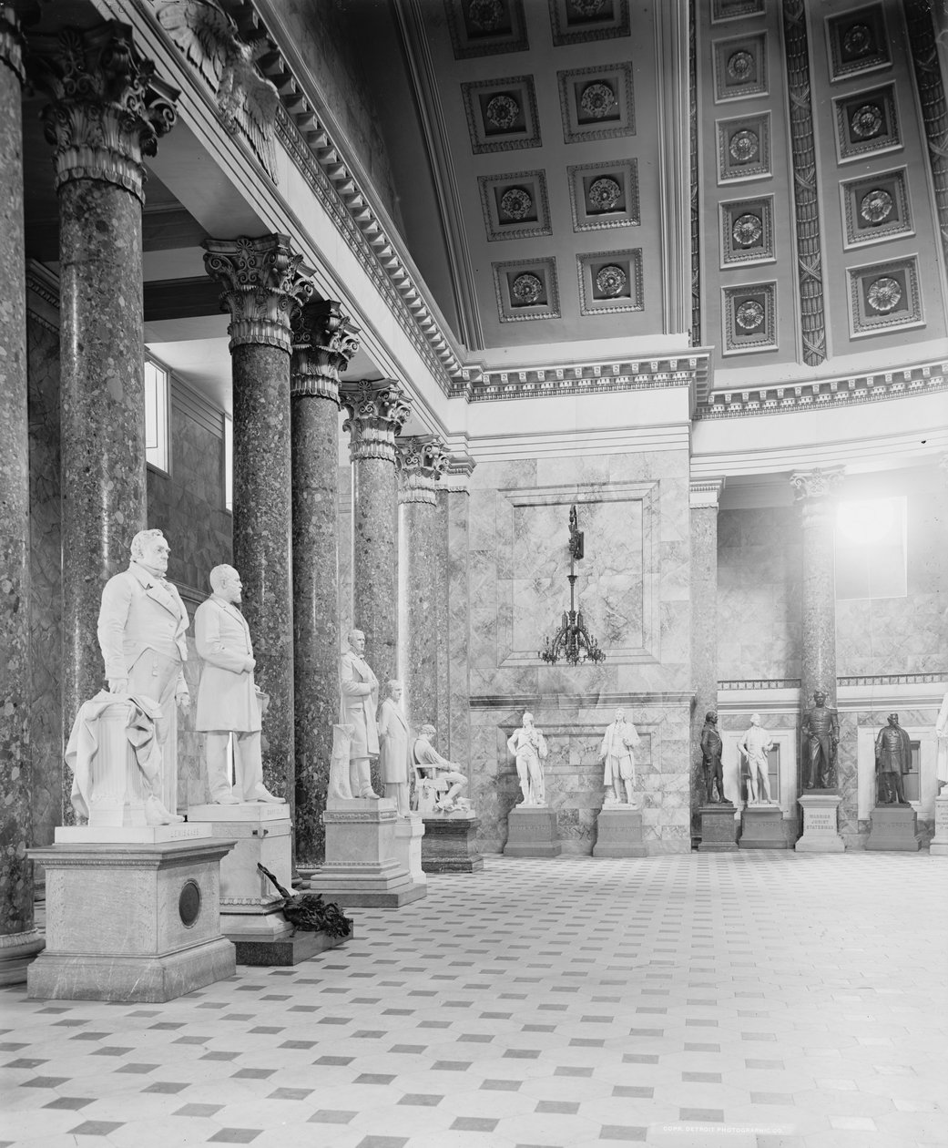 Ett hörn i Statuary Hall, Capitol i Washington, D.C., ca 1904 av Detroit Publishing Co.