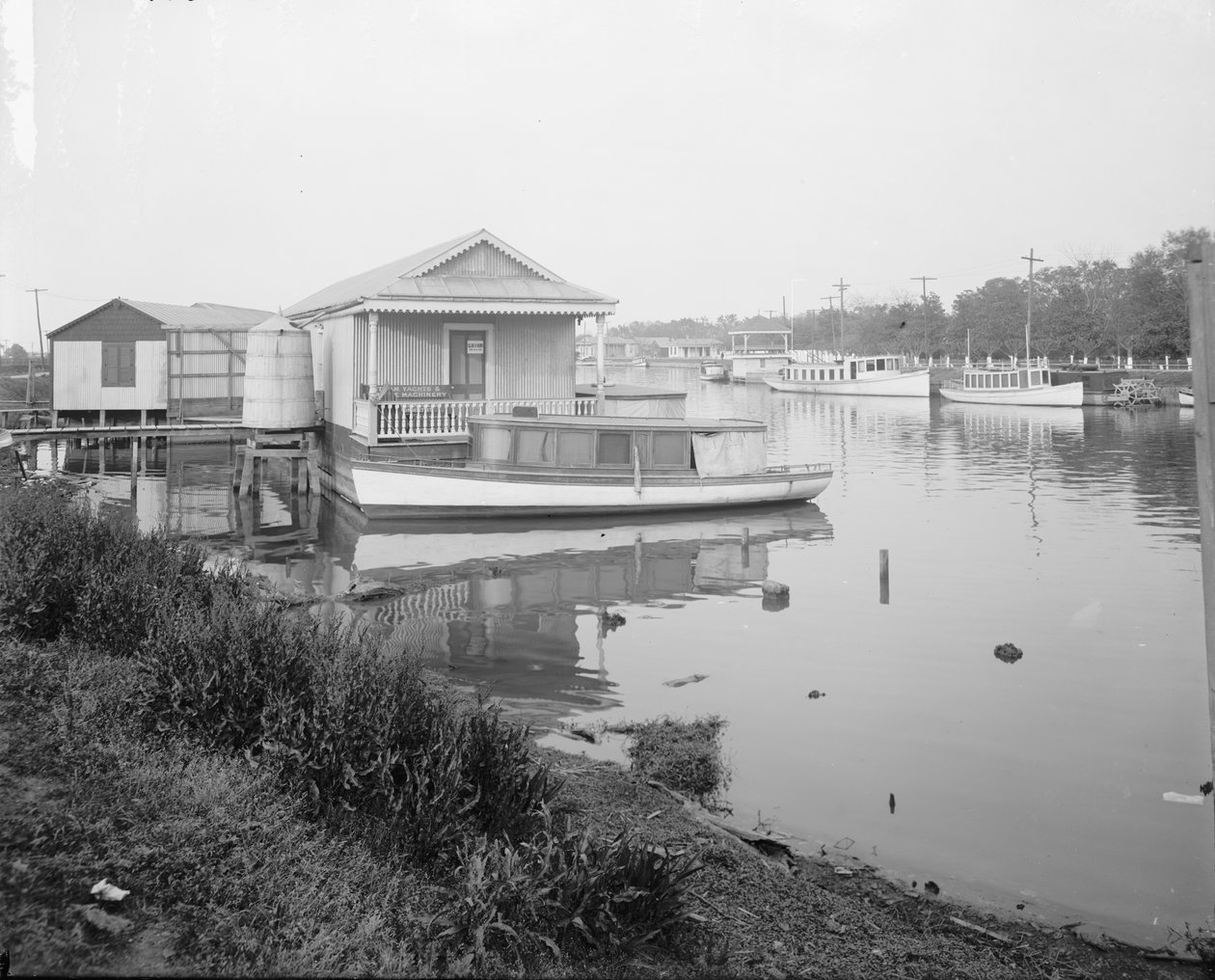 Längs Bayou Saint John, New Orleans, 1910 av Detroit Publishing Co.