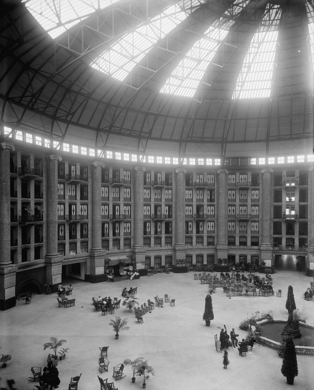 Atrium of New West Baden Springs Hotel, West Baden Springs, Indiana, ca 1900-15 av Detroit Publishing Co.