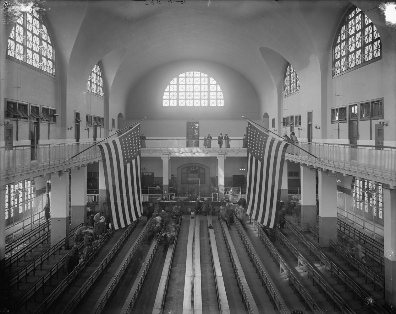 Inspection Room, Ellis Island, New York City, ca 1910 (s/v foto) av Detroit Publishing Co.