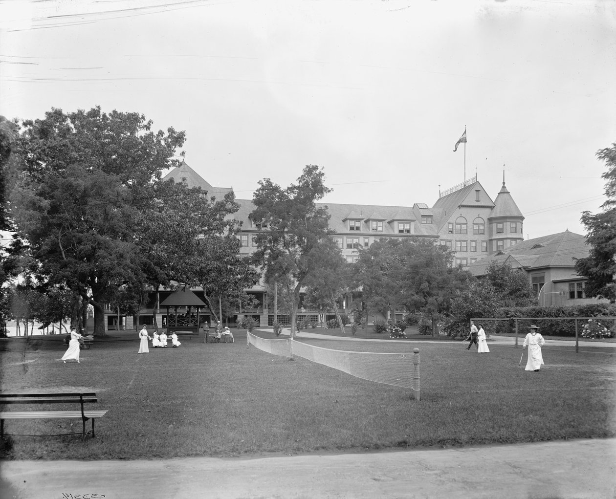 Manhasset, tennis på Manhanset House, Shelter Island, N.Y., ca 1904 av Detroit Publishing Co.