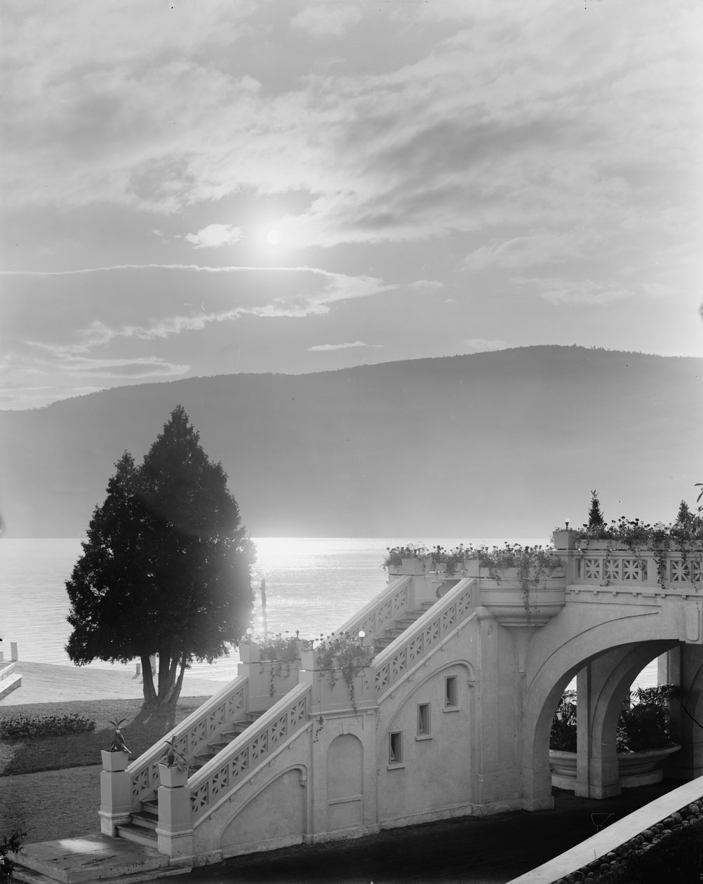 Moonlight on Lake George, Fort William Henry Hotel, Lake George, N.Y., ca 1900-15 av Detroit Publishing Co.