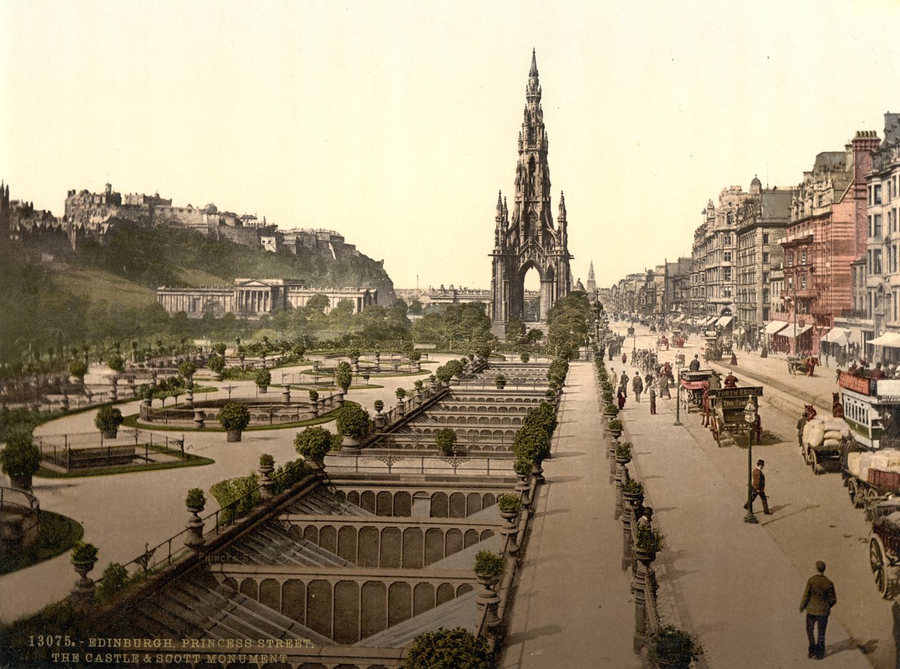 Princes Street, slottet och Scott Monument, Edinburgh, ca 1890-1900 av Detroit Publishing Co.