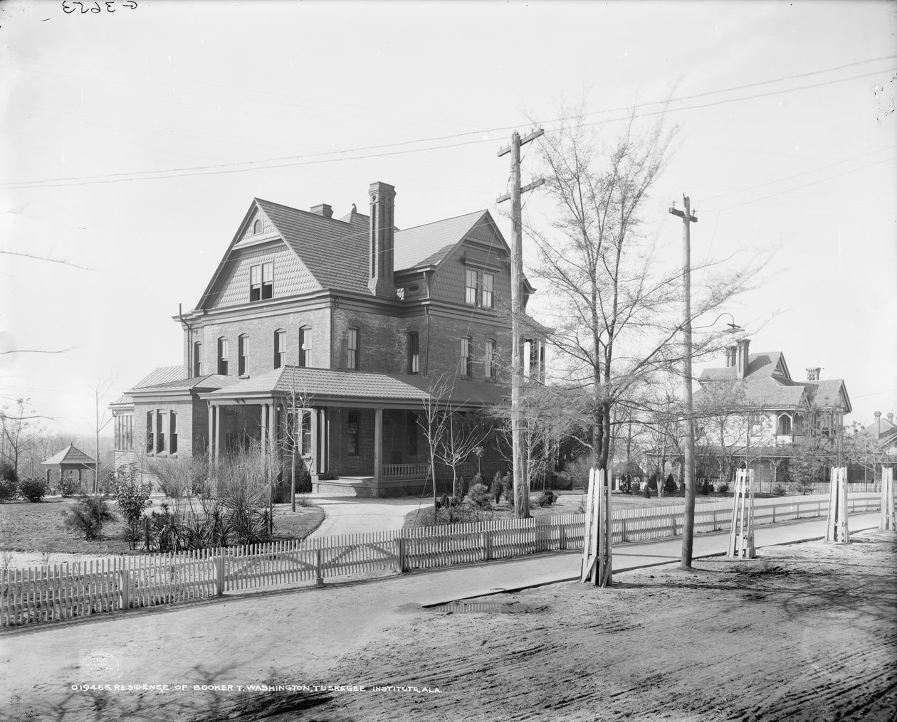 Bostad för Booker T. Washington, Tuskegee Institute, ca 1906 (s/v foto) av Detroit Publishing Co.