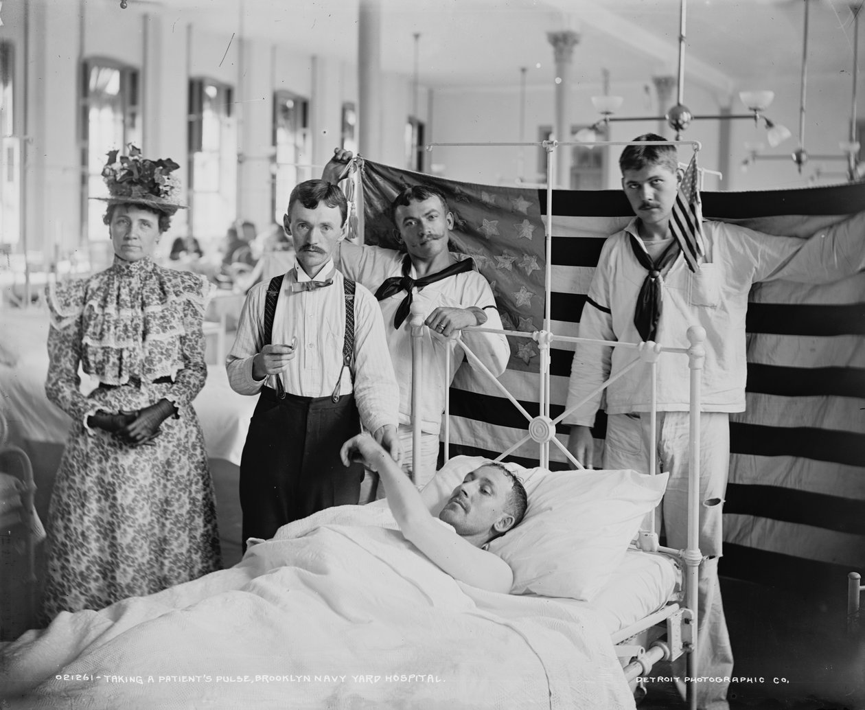 Tar en patients puls, Brooklyn Navy Yard Hospital, ca 1890-1901 av Detroit Publishing Co.