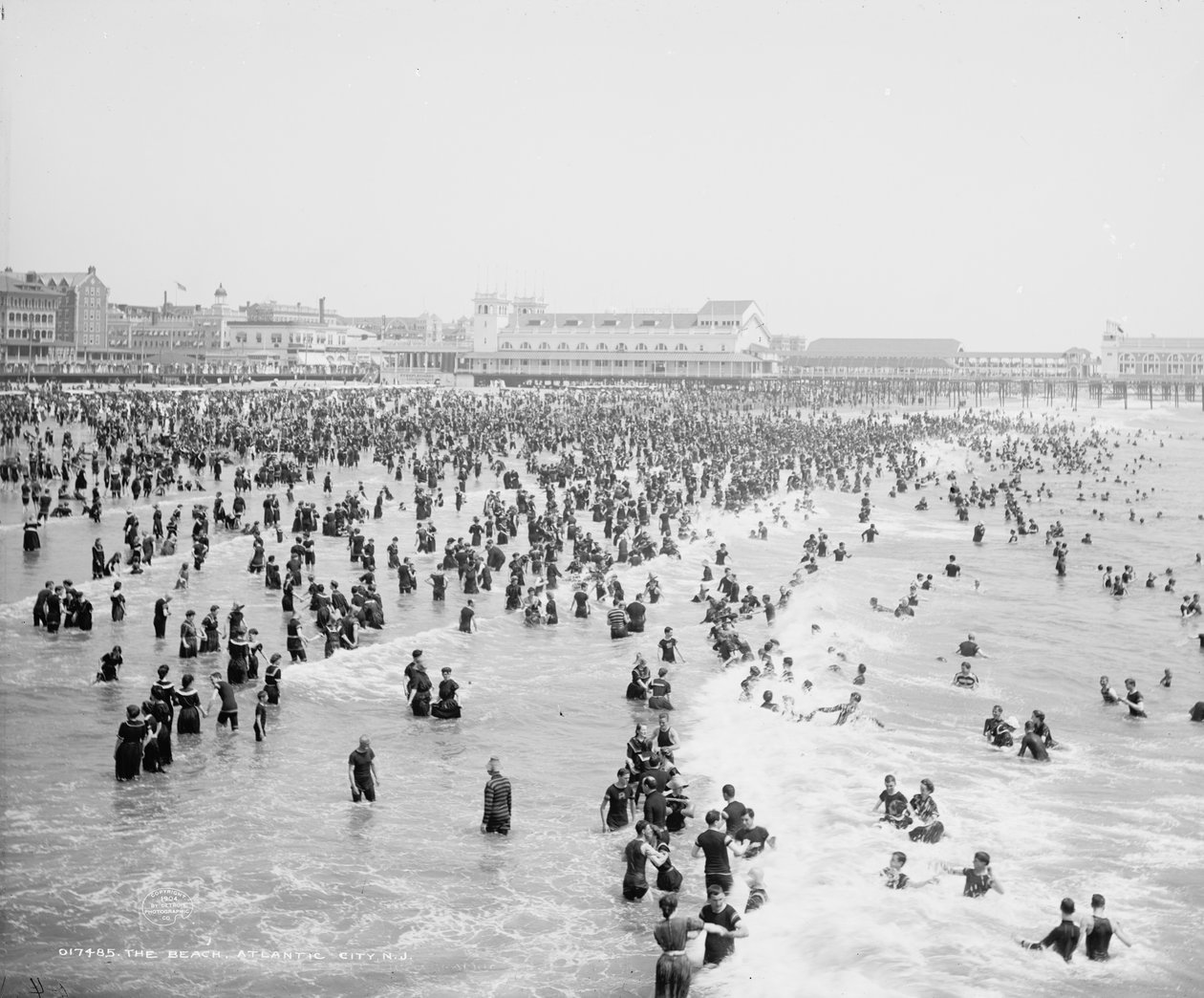 The Beach, Atlantic City, ca 1904 (s/v foto) av Detroit Publishing Co.