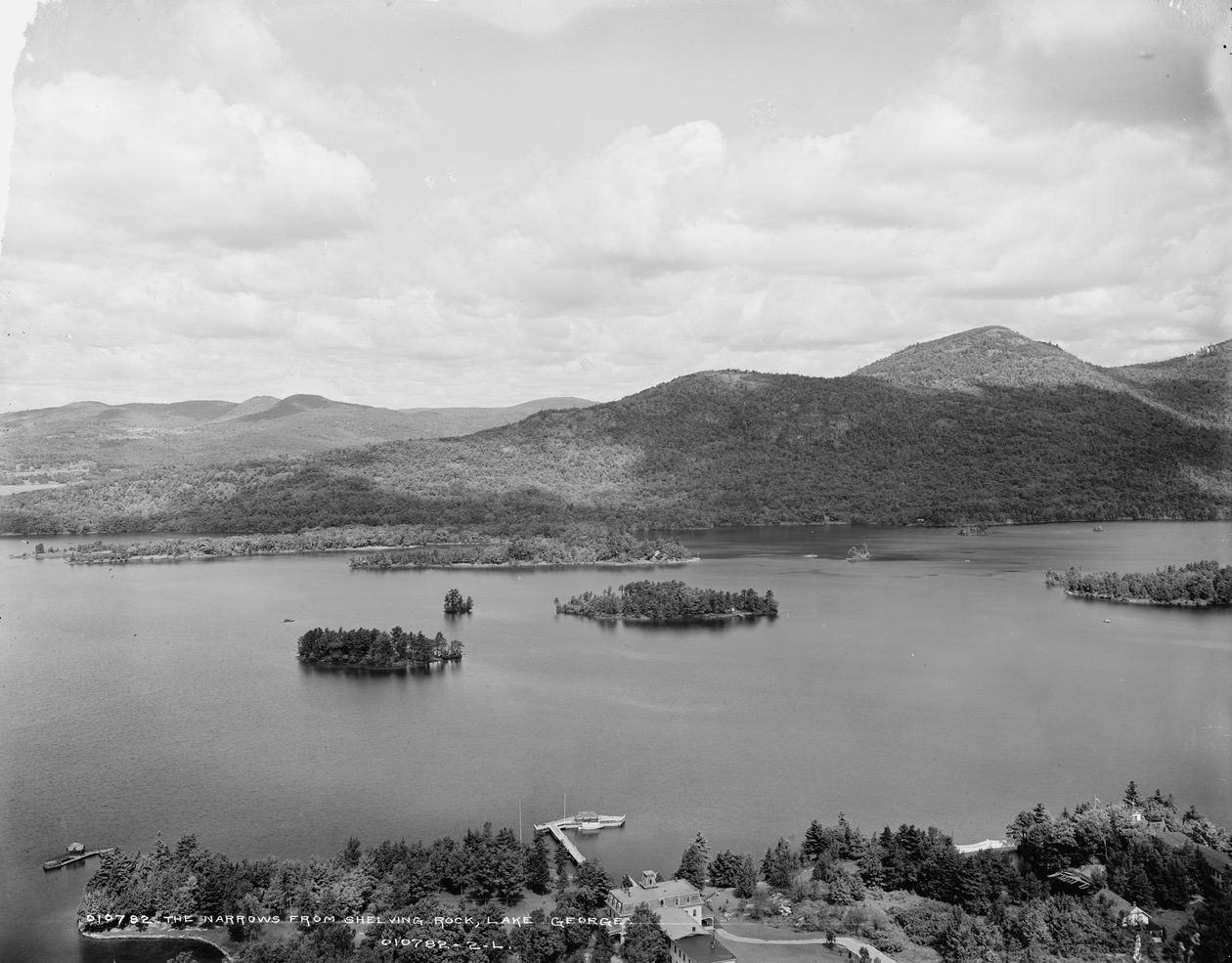 The Narrows från Shelving Rock, Lake George, ca 1900-06 av Detroit Publishing Co.