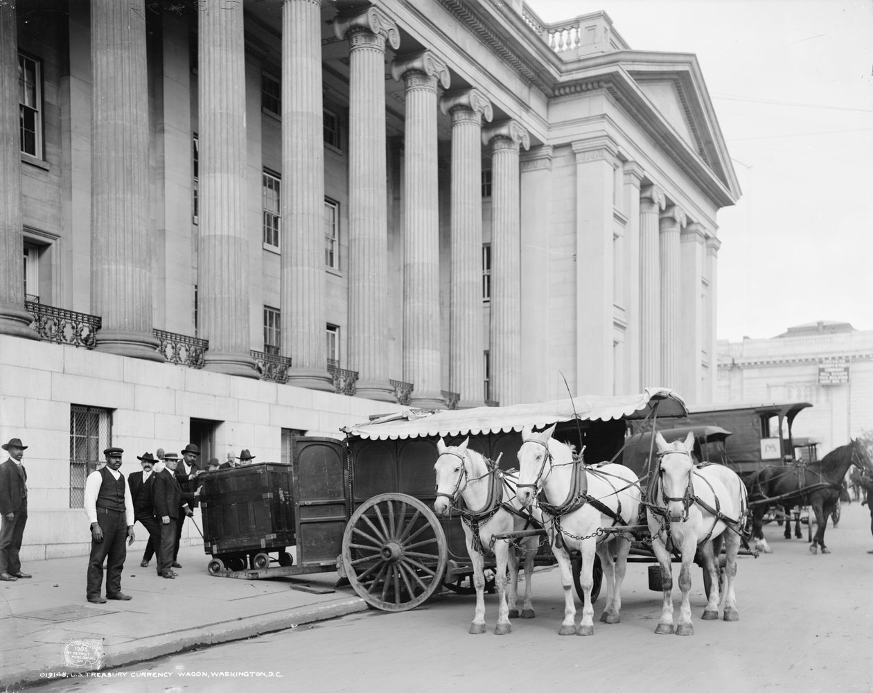 U.S. Treasury Currency Wagon, Washington, D.C., ca 1906 (s/v-foto) av Detroit Publishing Co.