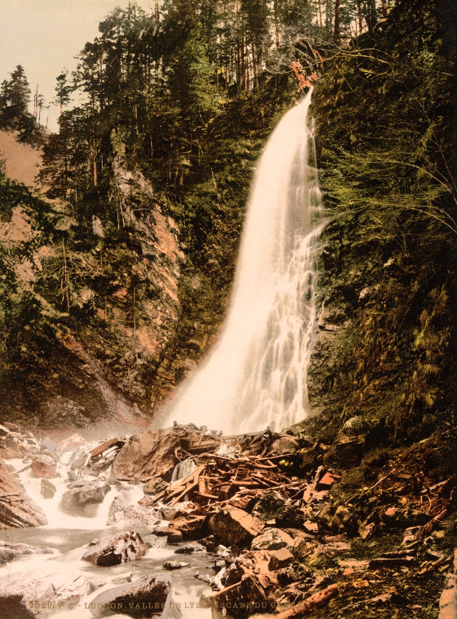 Lysdalen och Cascade de Cocur, Luchon, Pyrenéerna, Frankrike, ca 1890-1900 (fotokromtryck) av Detroit Publishing Co.