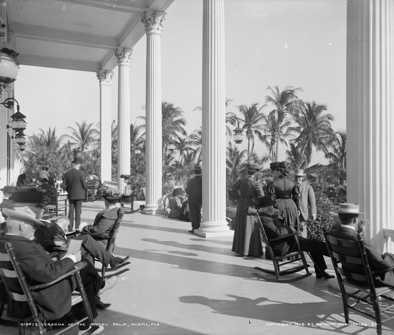Verandan på Hotel Royal Palm, Miami, Florida, ca 1905 av Detroit Publishing Co.