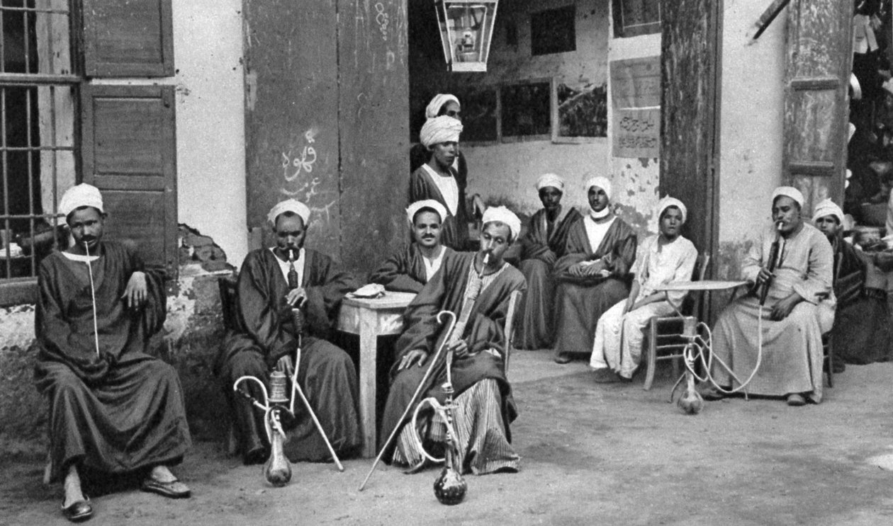Arabiskt kafé i Esna, söder om Luxor, Egypten, c1922 av Donald McLeish